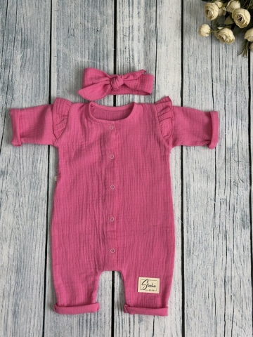 Купить оптом 336-Ф. Комбинезон с повязкой для девочки из муслина, хлопок 100%, размеры 56,62,68, фуксия в Камышине