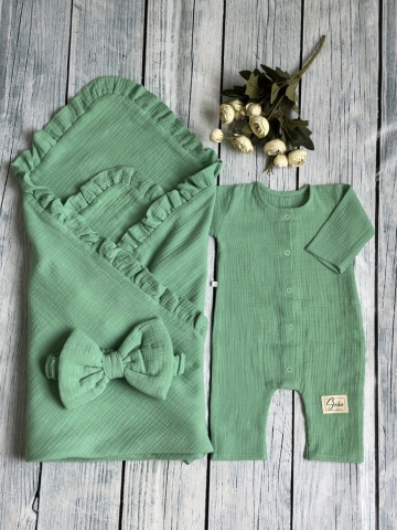 Купить оптом 335-ОЛ. Комплект из детского комбинезона,  р 56 и конверта муслин, хлопок 100% 90/90 см, олива в Камышине